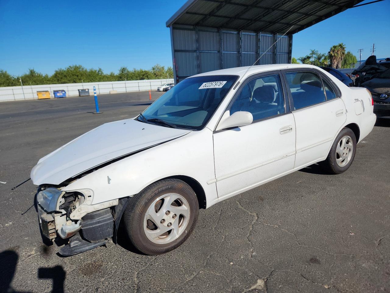 1998 Toyota Corolla LE, VIN 1NXBR18E9WZ011516 — Front end