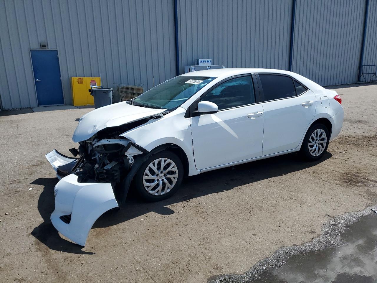 2018 Toyota Corolla LE, VIN 5YFBURHE4JP787723 — Front end