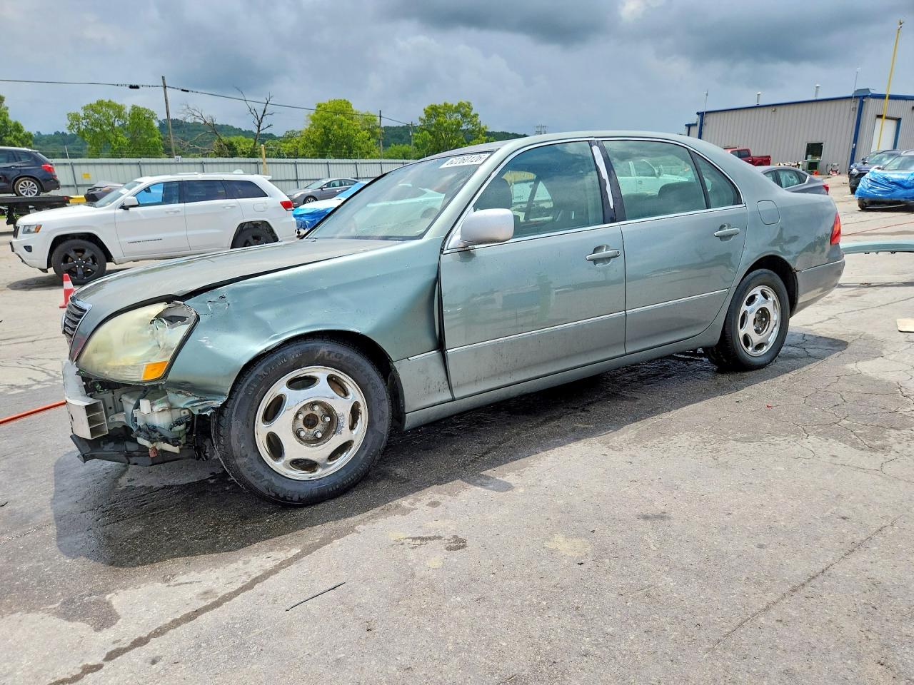 2001 Lexus LS 430, VIN JTHBN30F310017374 — Front end
