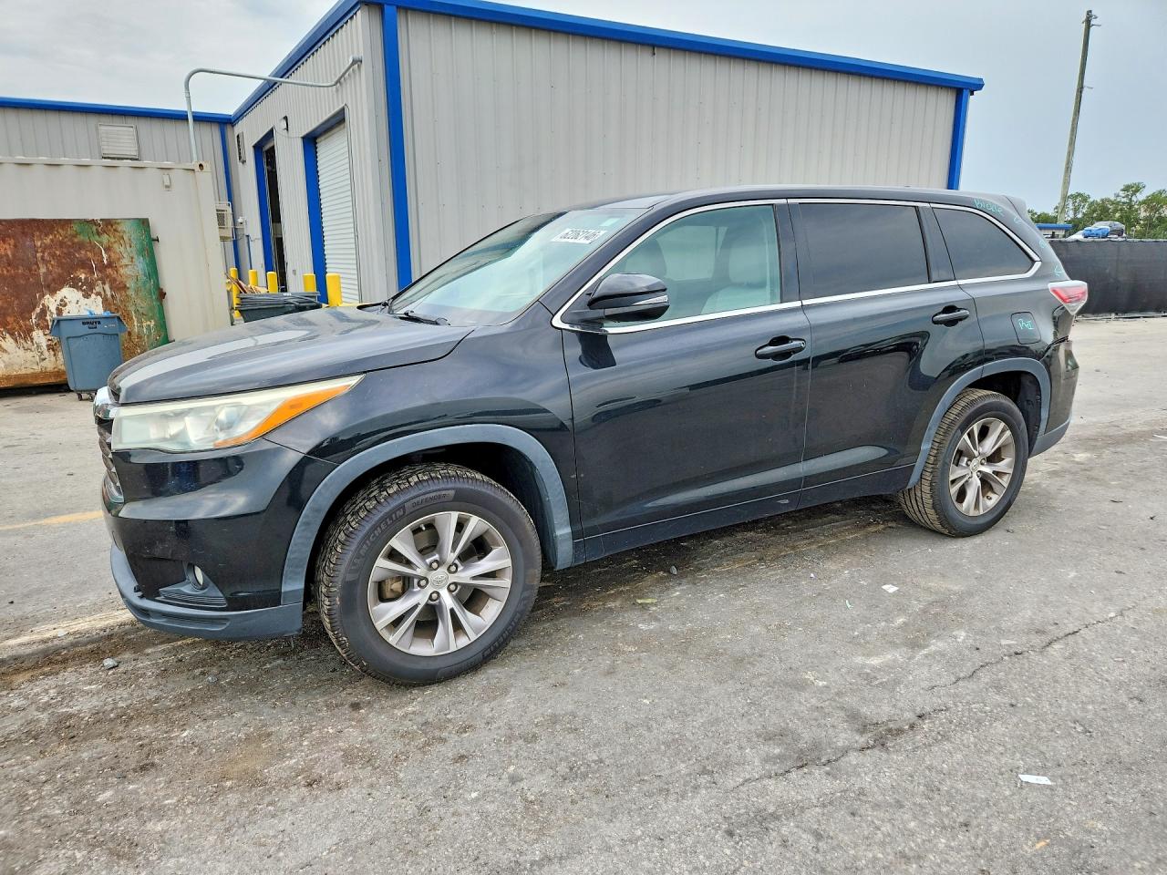 2015 Toyota Highlander LE Plus, VIN 5TDZKRFHXFS085356 — Зад