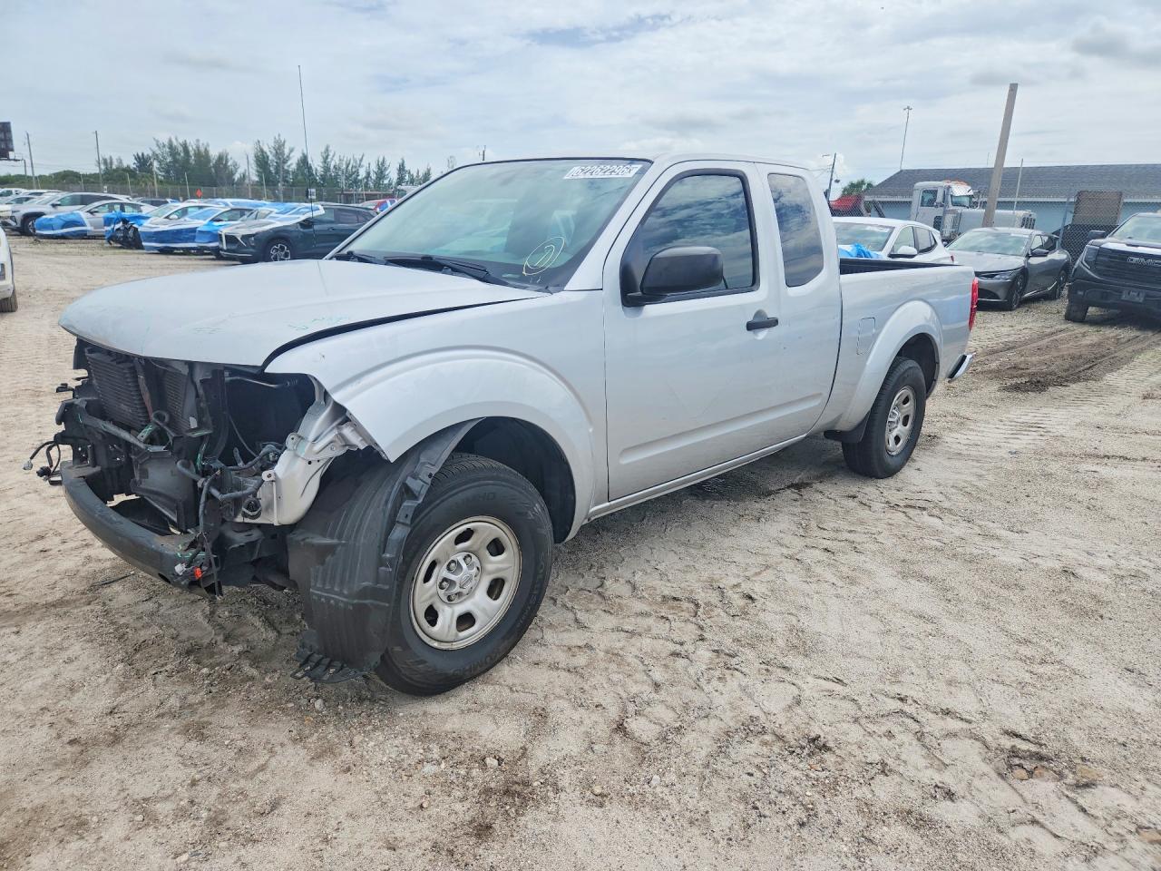 2015 Nissan Frontier S, VIN 1N6BD0CTXFN760397 — Front end