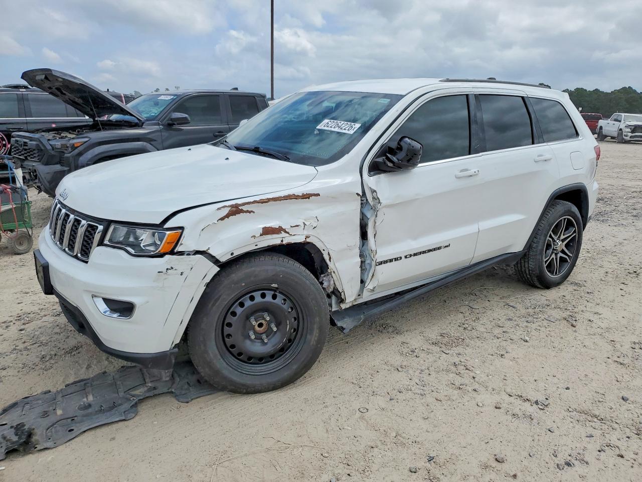 2022 Jeep Grand Cherokee Laredo E, VIN 1C4RJFAG2NC118267 — Undercarriage