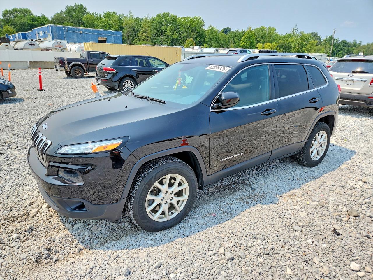 2016 Jeep Cherokee Latitude, VIN 1C4PJMCB5GW117659 — Minor dents and scratches