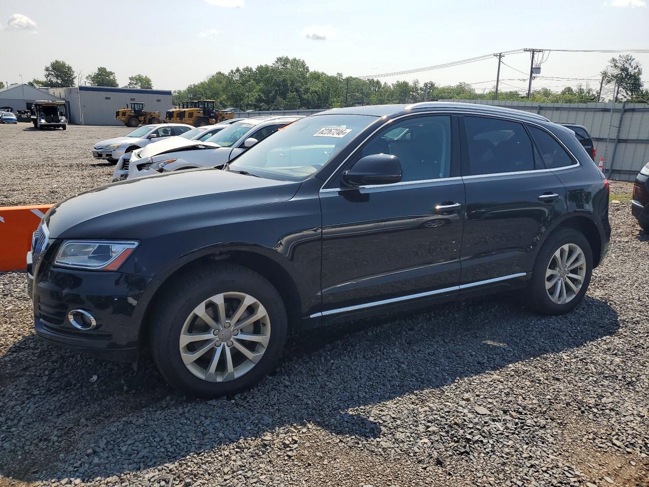 2017 Audi Q5 Premium, VIN WA1C2AFPXHA036070 — Minor dents and scratches