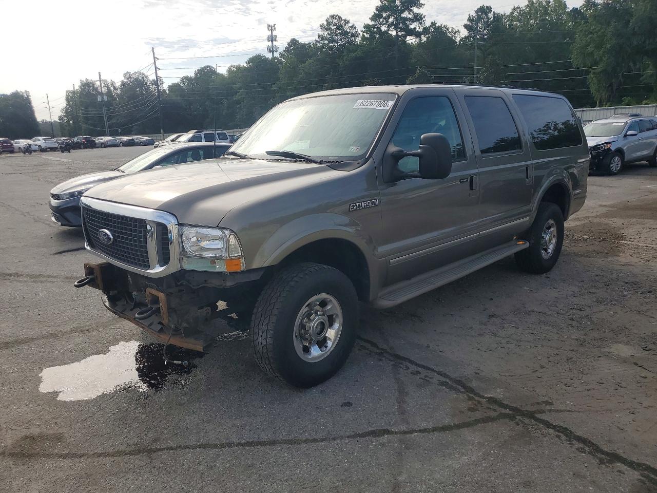 2003 Ford Excursion Limited, VIN 1FMNU43S03EC07828 — Перед