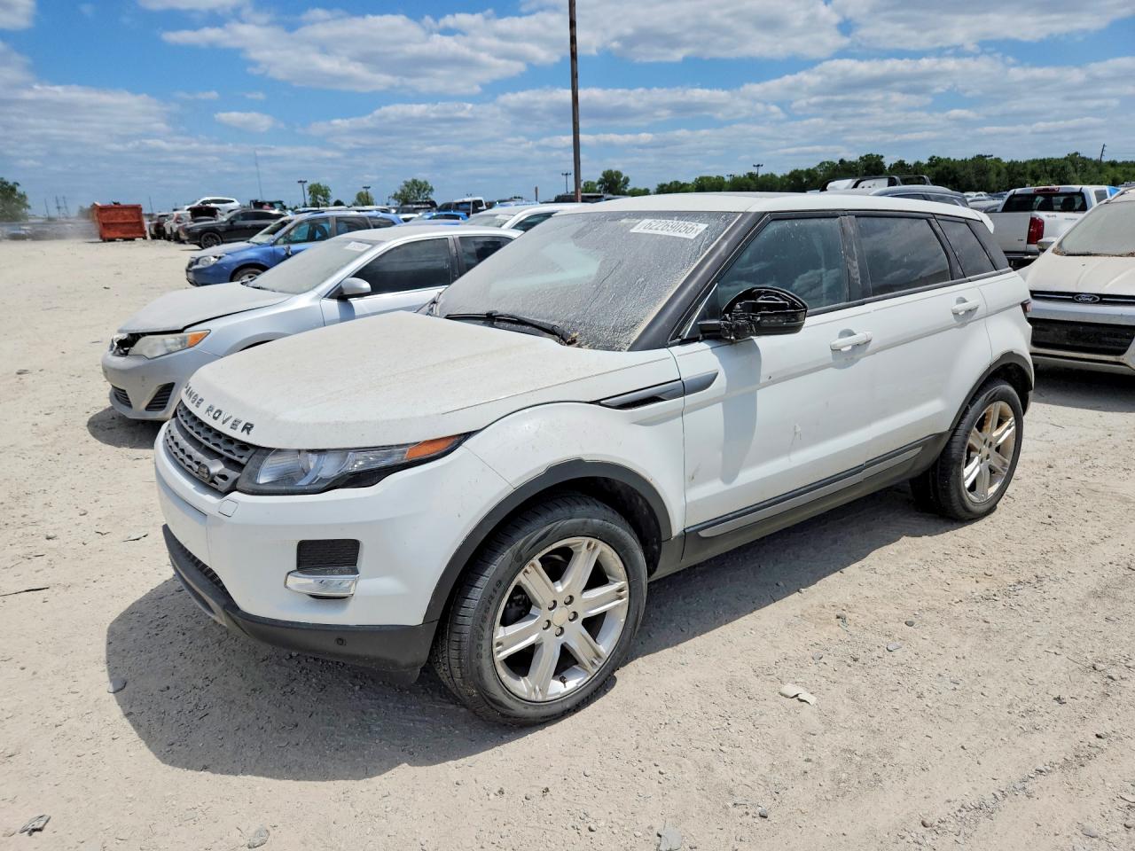 2015 Land Rover Range Rover Evoque Pure Plus, VIN SALVP2BG6FH009988 — Side