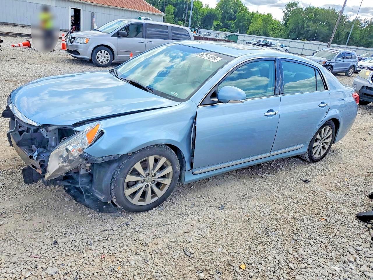 2011 Toyota Avalon Limited, VIN 4T1BK3DB9BU372119 — Front end
