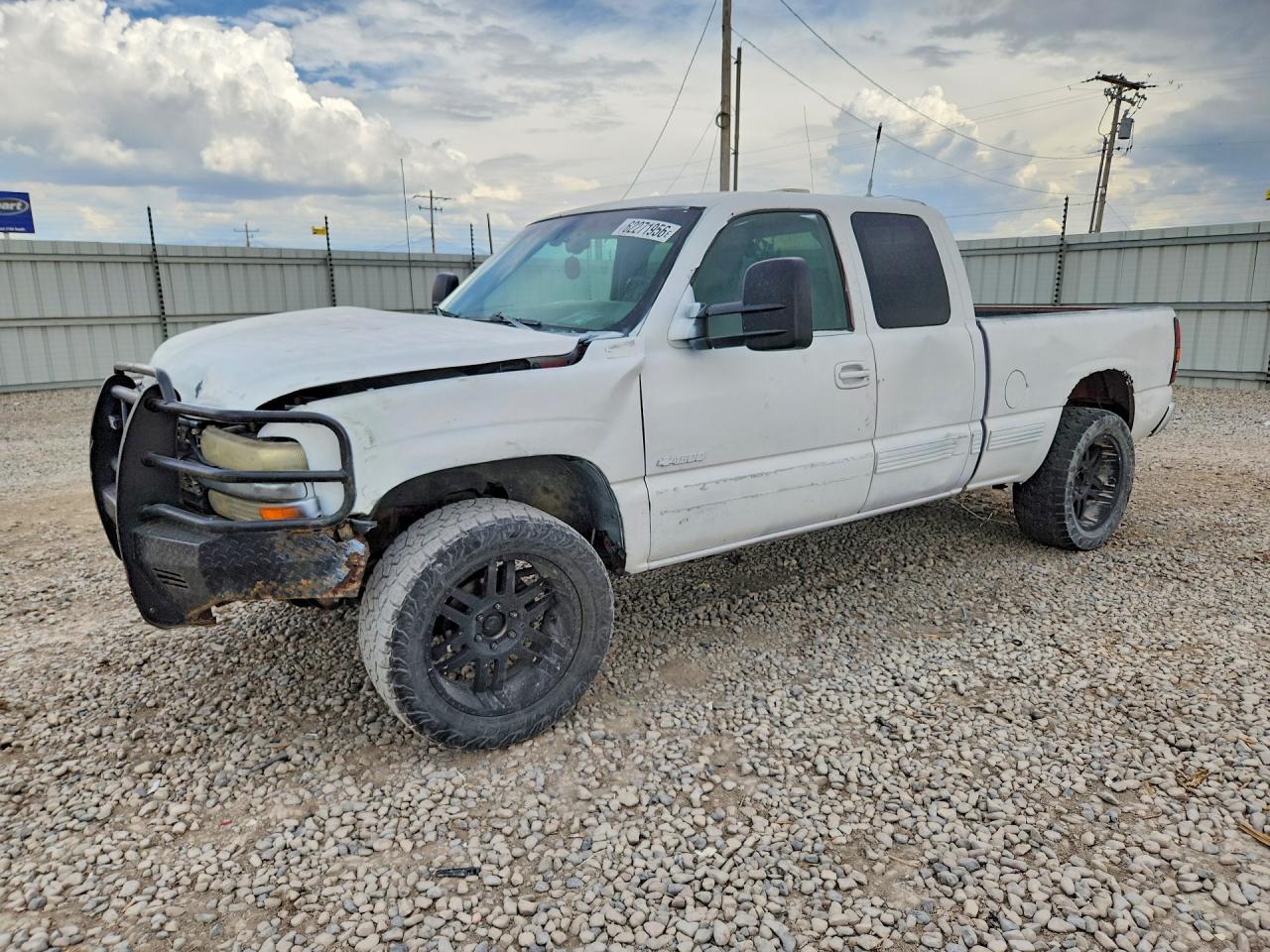 2001 Chevrolet Silverado 1500 LS, VIN 1GCEK19T61E118190 — Front end