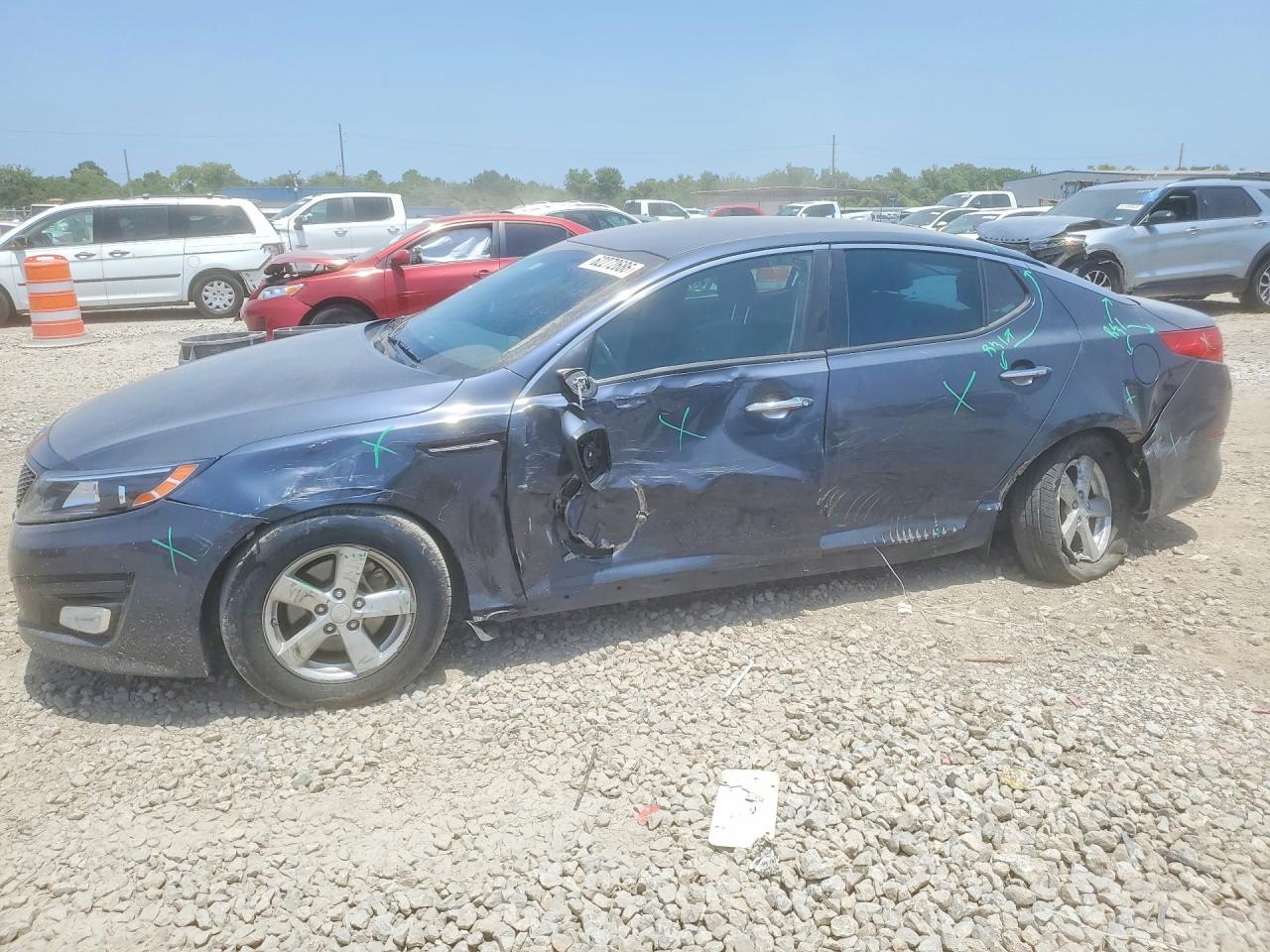 2015 Kia Optima LX, VIN KNAGM4A74F5593344 — Side