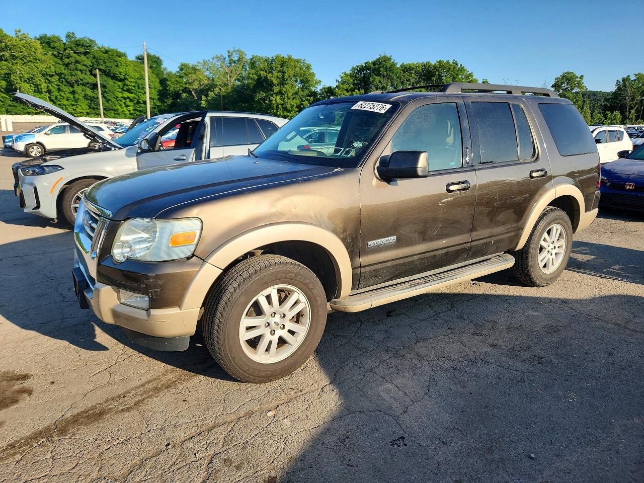 2008 Ford Explorer Eddie Bauer, VIN 1FMEU74E88UB33095 — Мелкие вмятины и царапины