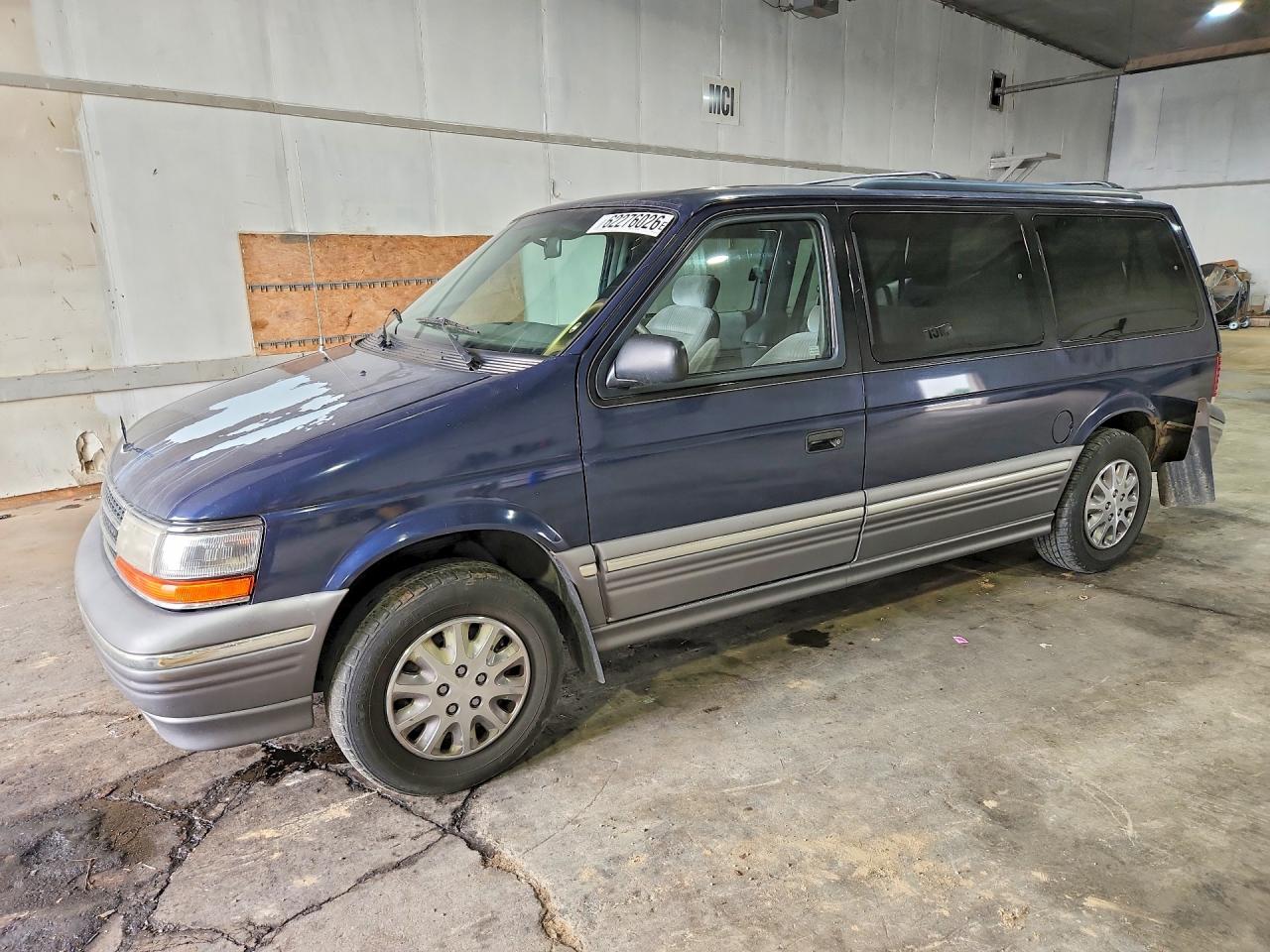 1994 Plymouth Voyager, VIN 1P4GH54R5RX385746 — Rear end