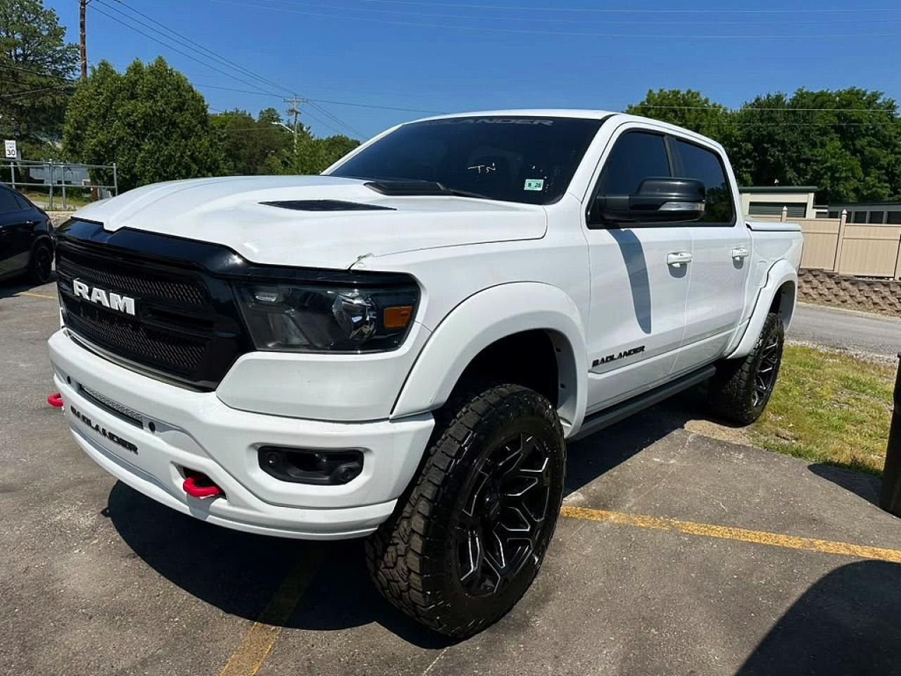 2022 Ram 1500 Big Horn, VIN 1C6SRFFTXNN330913 — Мелкие вмятины и царапины