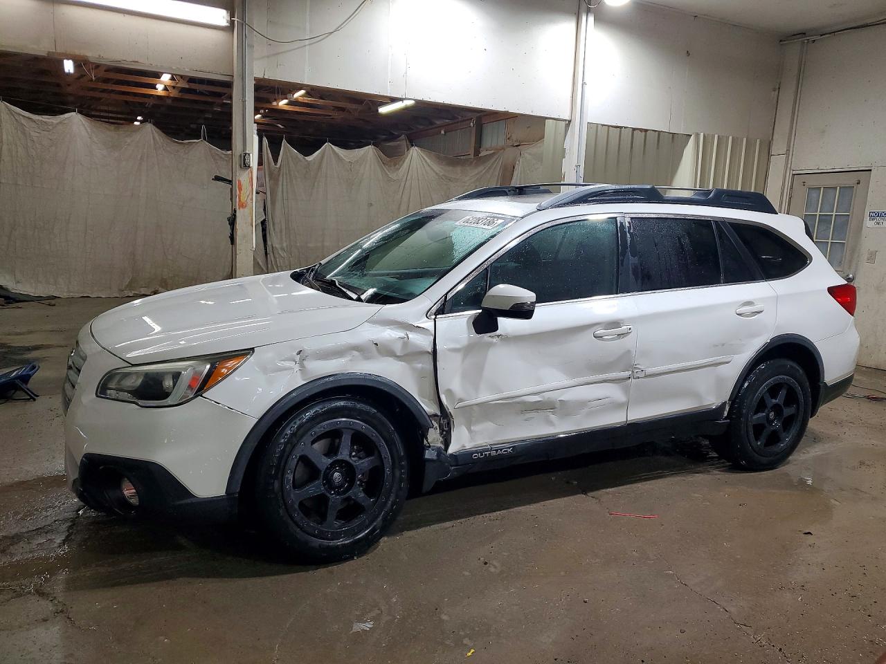 2016 Subaru Outback Limited, VIN 4S4BSENCXG3267251 — Бок