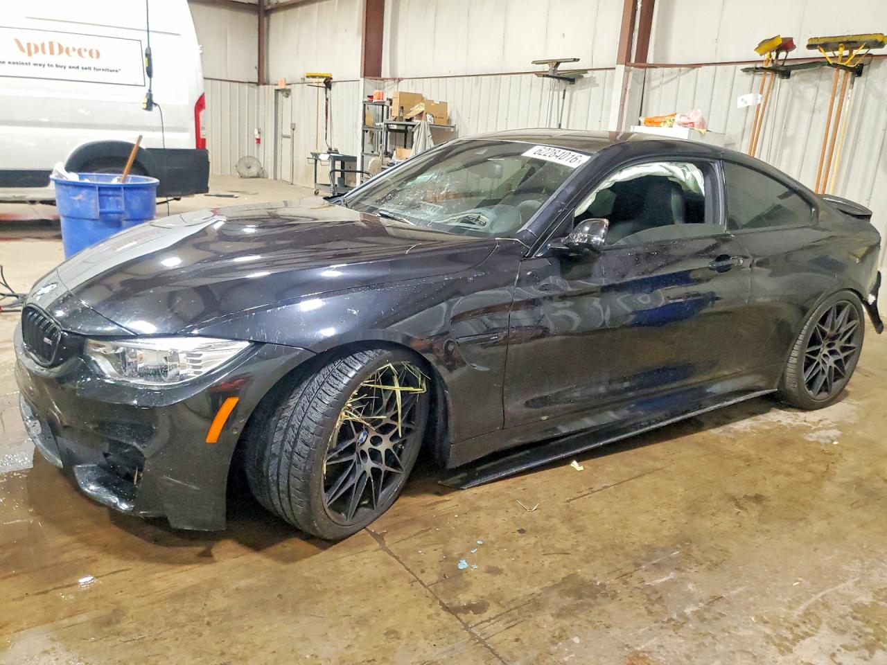 2016 BMW M4, VIN WBS3R9C50GK335927 — Зад