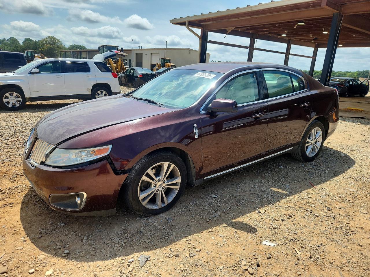 2009 Lincoln MKS, VIN 1LNHM93R69G605100 — Front end