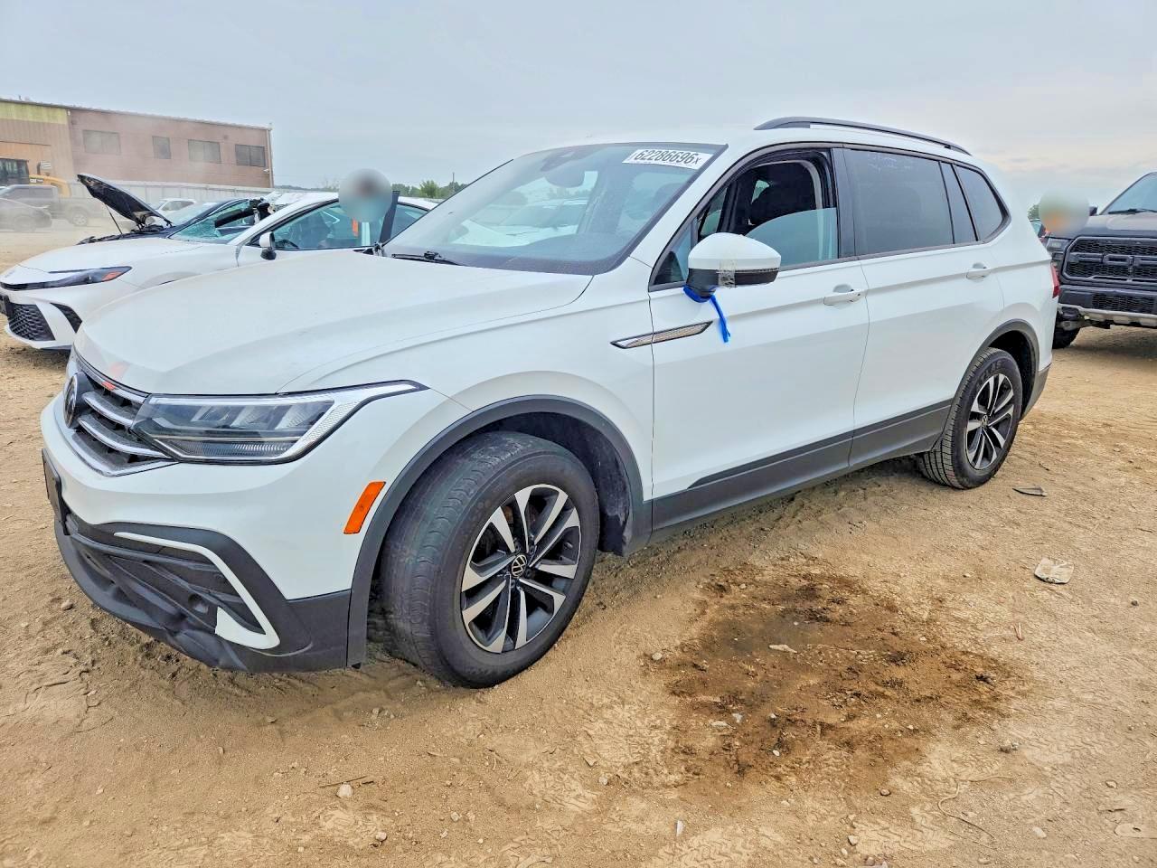 2023 Volkswagen Tiguan S, VIN 3VVRB7AX8PM031351 — Бок