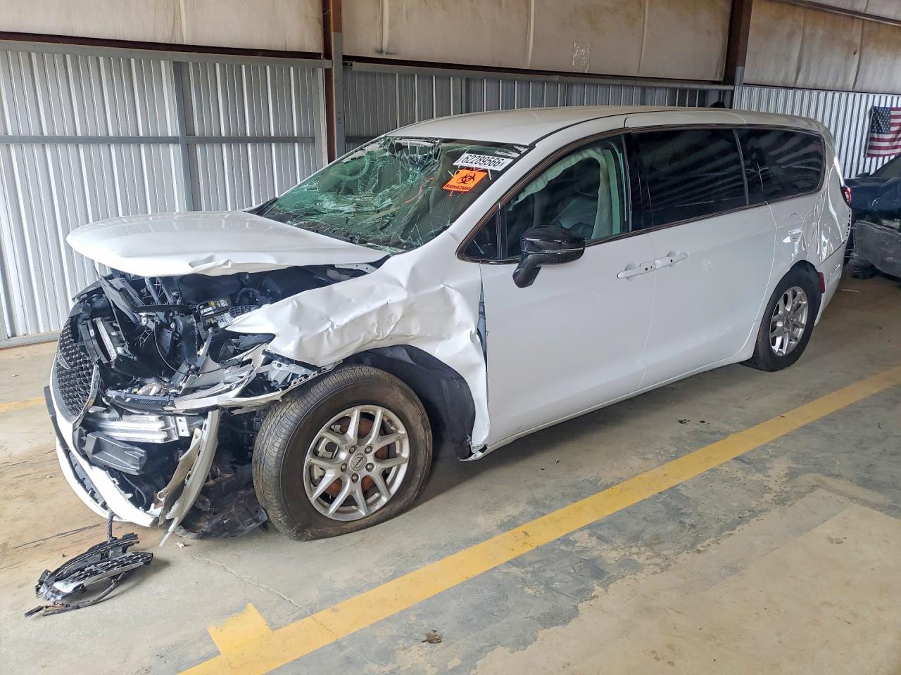 2024 Chrysler Pacifica Touring L, VIN 2C4RC1BG7RR199145 — Front end