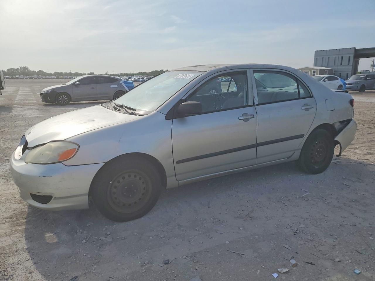 2004 Toyota Corolla CE, VIN 2T1BR32E34C281070 — Перед