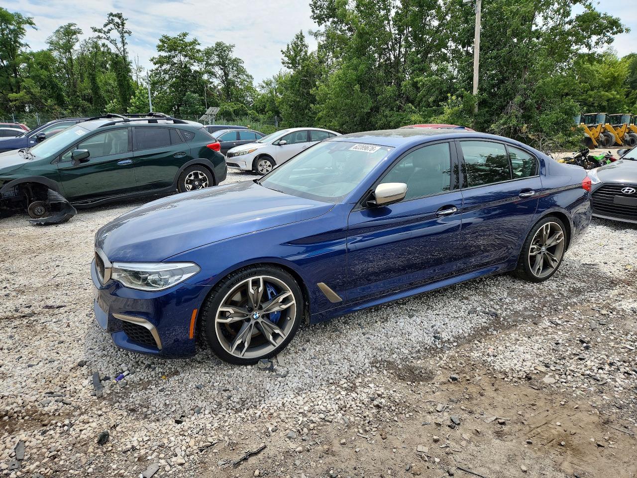 2018 BMW 5 Series M550i xDrive, VIN WBAJB9C59JB049338 — Мелкие вмятины и царапины