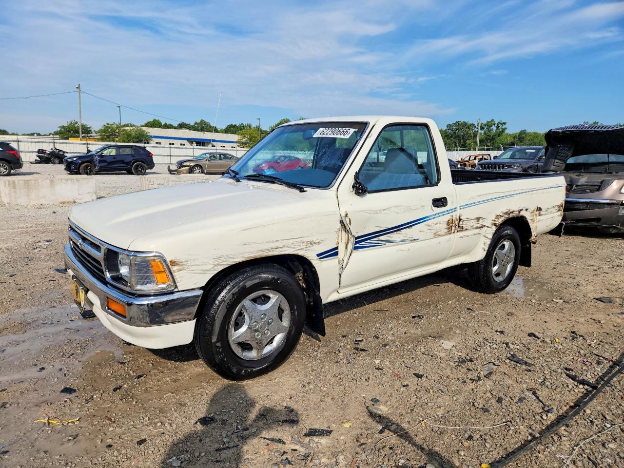1992 Toyota Pickup DLX, VIN 4TARN81P6NZ001607 — Side