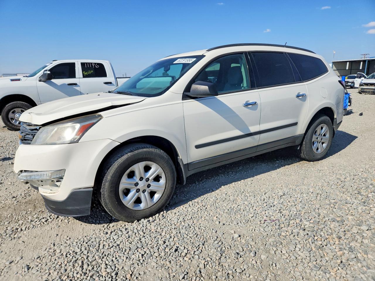 2015 Chevrolet Traverse LS, VIN 1GNKVFKD5FJ233346 — Перед