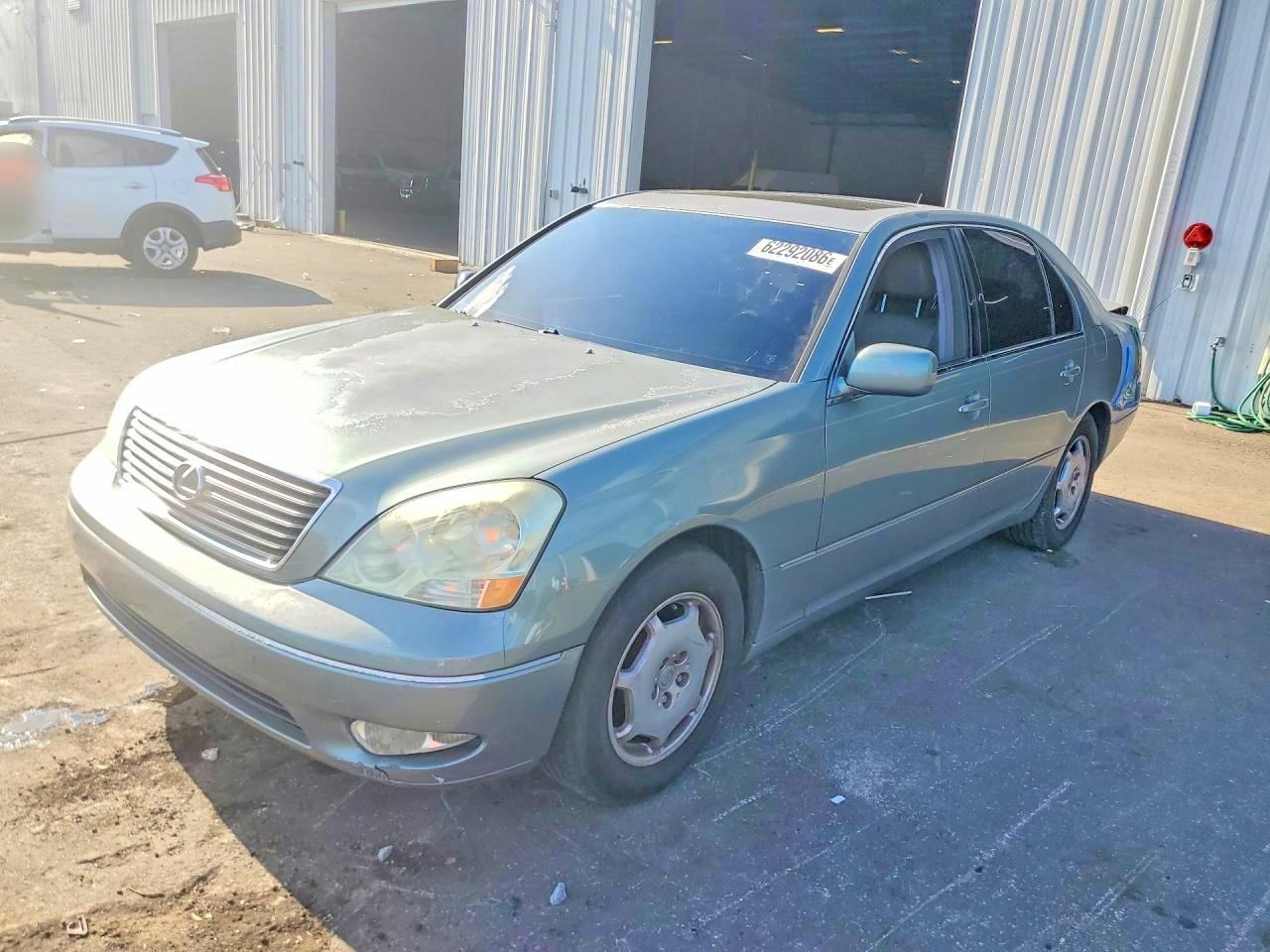 2002 Lexus LS 430, VIN JTHBN30F820073263 — Зад