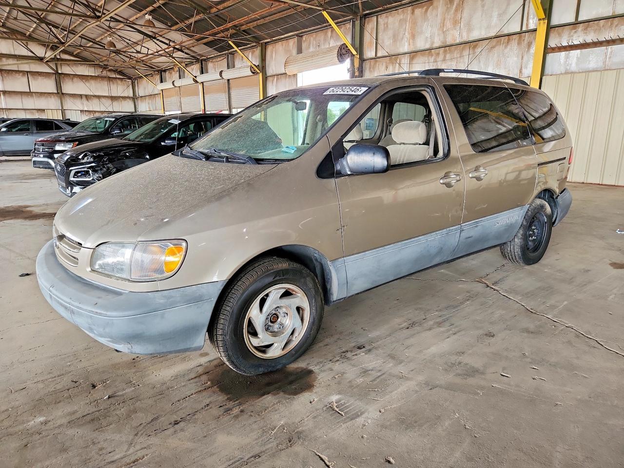 2000 Toyota Sienna LE, VIN 4T3ZF13C5YU268342 — Normal wear