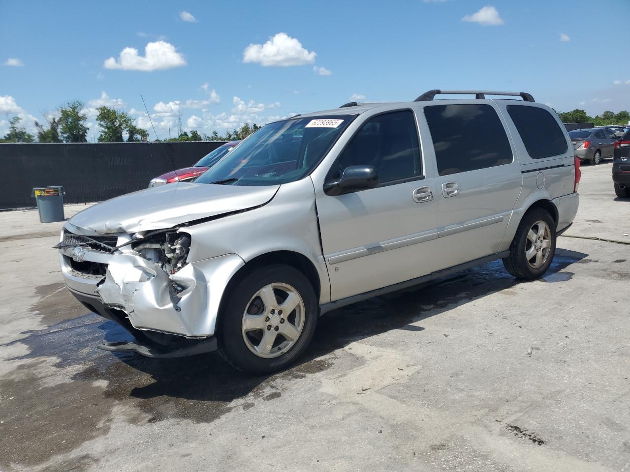 2008 Chevrolet Uplander 1LT, VIN 1GNDV33108D200526 — Front end