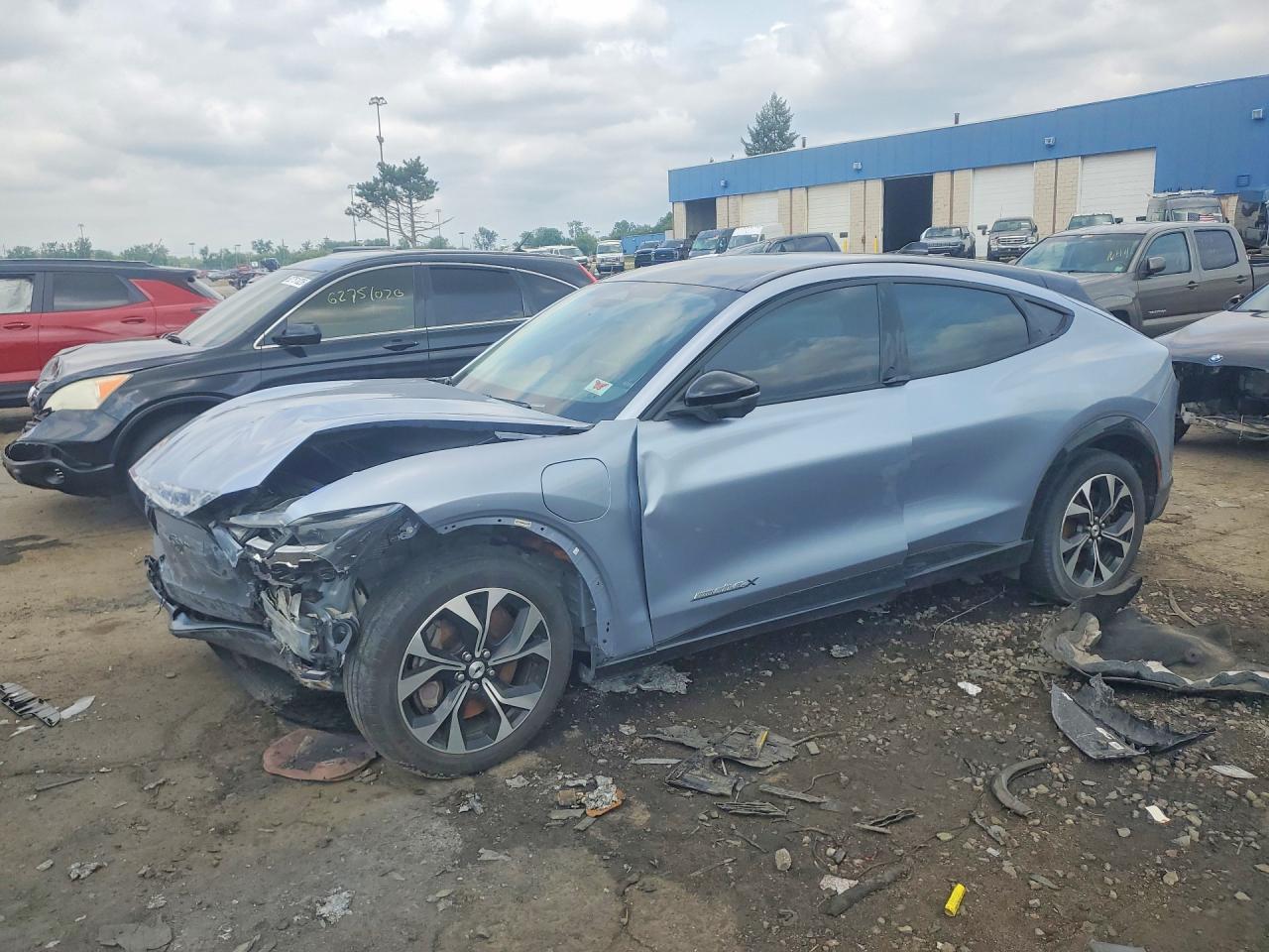 2022 Ford Mustang Mach-E Premium, VIN 3FMTK3SU4NMA23788 — Front end