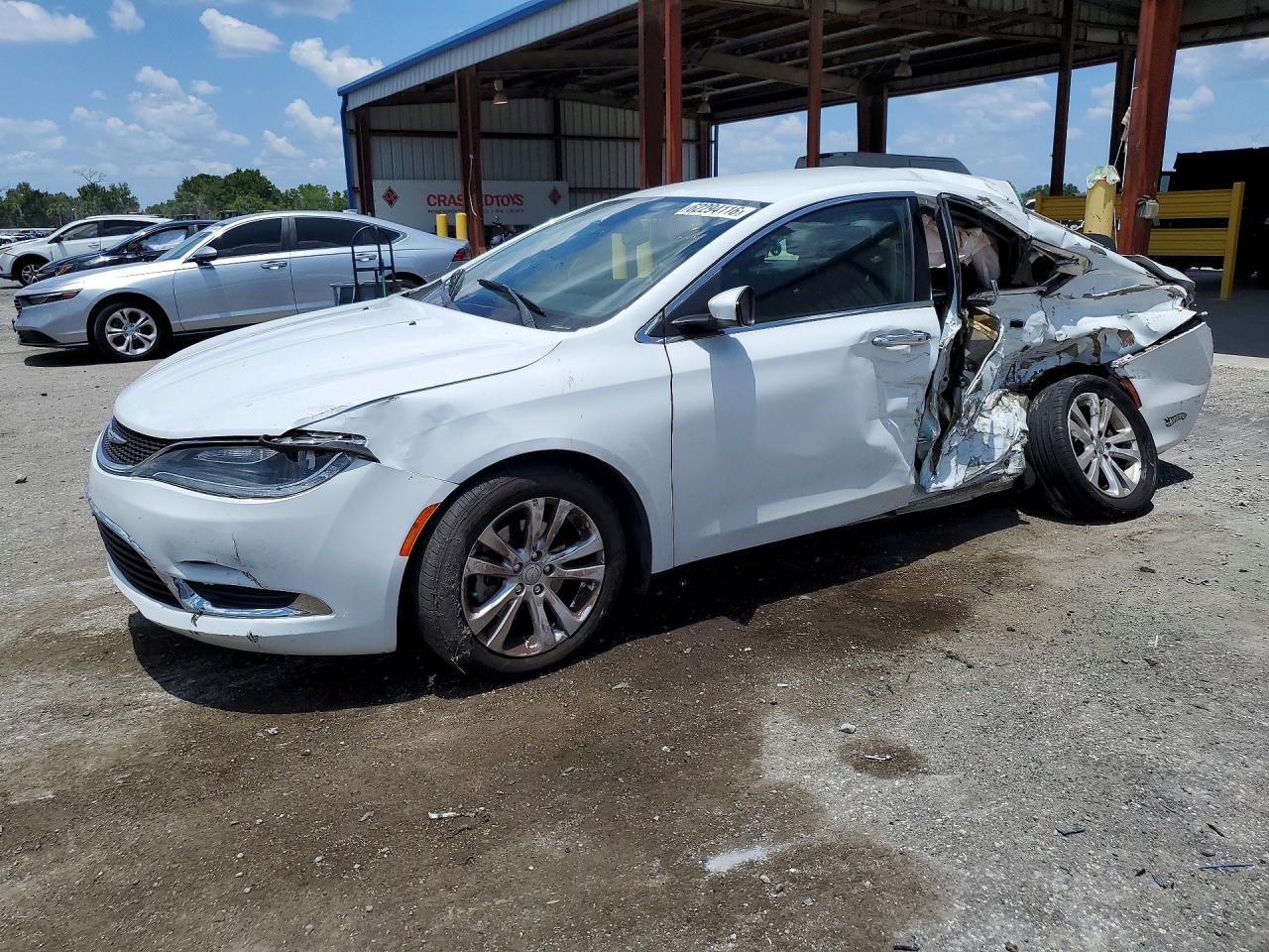 2015 Chrysler 200 Limited, VIN 1C3CCCAB1FN576508 — Бок