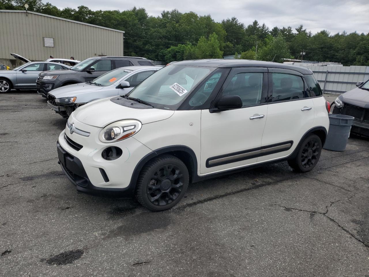 2015 FIAT 500L Urbana Trekking, VIN ZFBCFADH7FZ031920 — Front end
