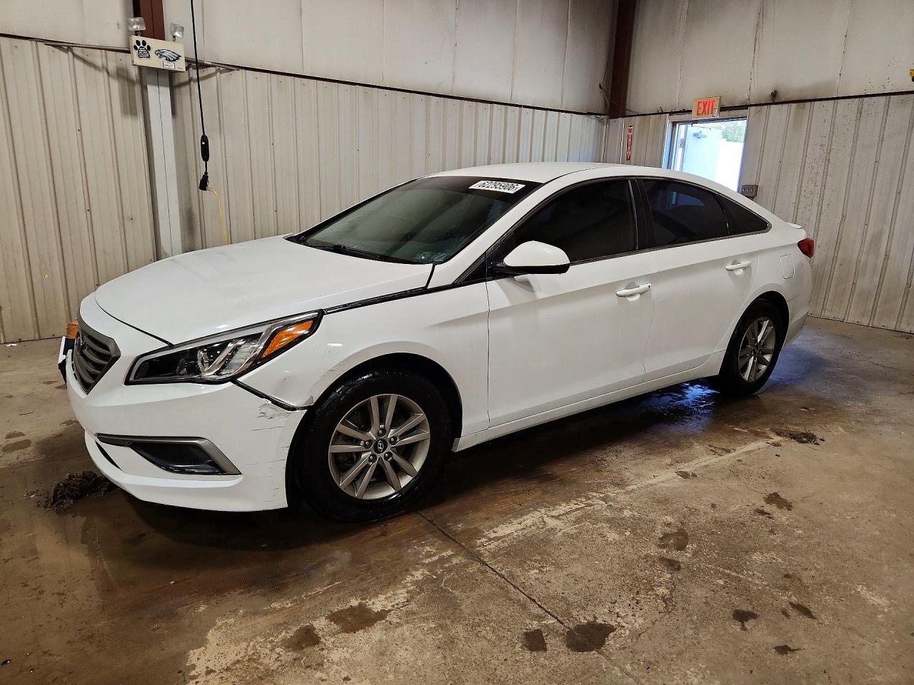 2016 Hyundai Sonata SE, VIN 5NPE24AF6GH418411 — Front end