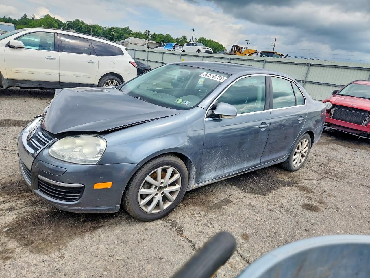 2010 Volkswagen Jetta SE, VIN 3VWRZ7AJ5AM050269 — Front end