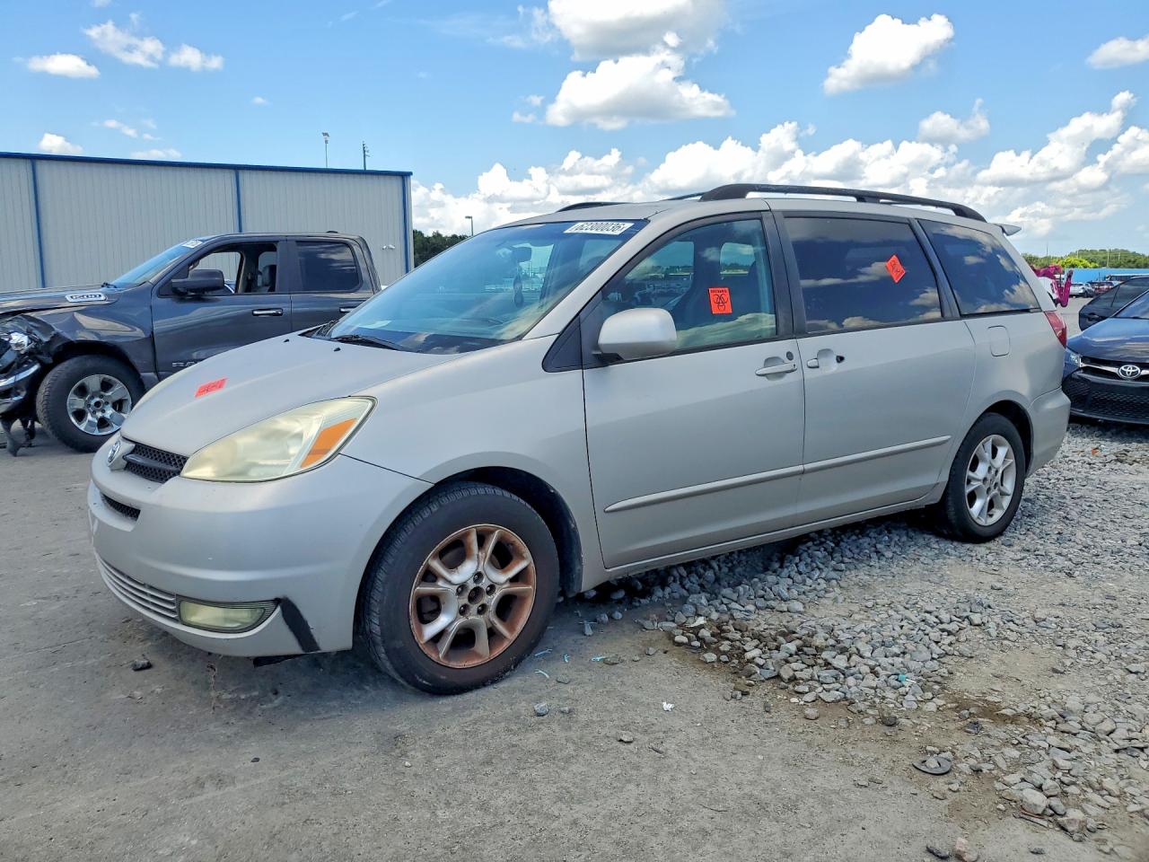 2005 Toyota Sienna XLE Limited, VIN 5TDZA22C75S234826 — Minor dents and scratches