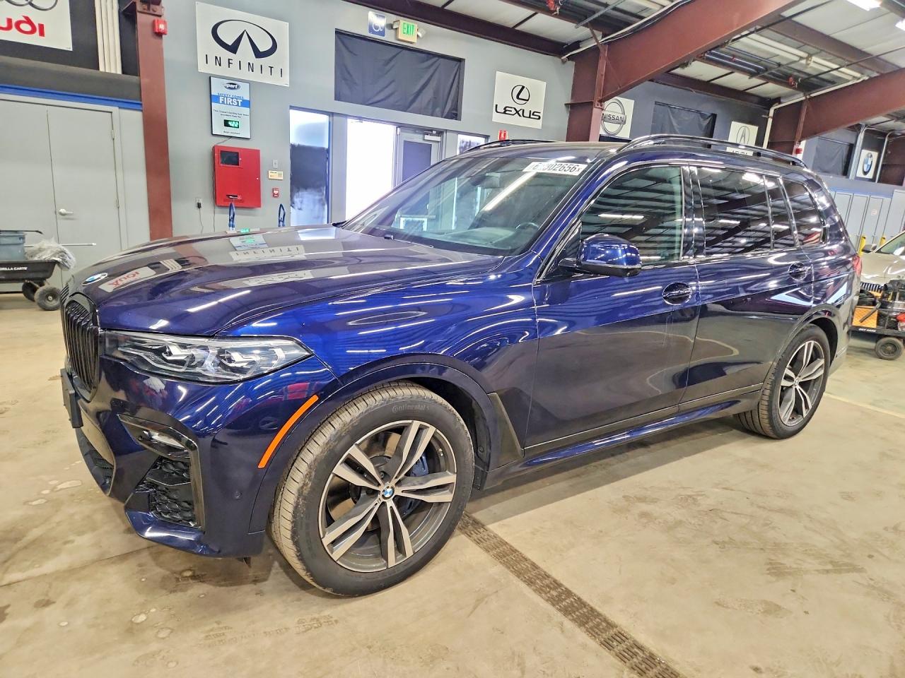 2021 BMW X7 xDrive40i, VIN 5UXCW2C05M9H18746 — Rear end