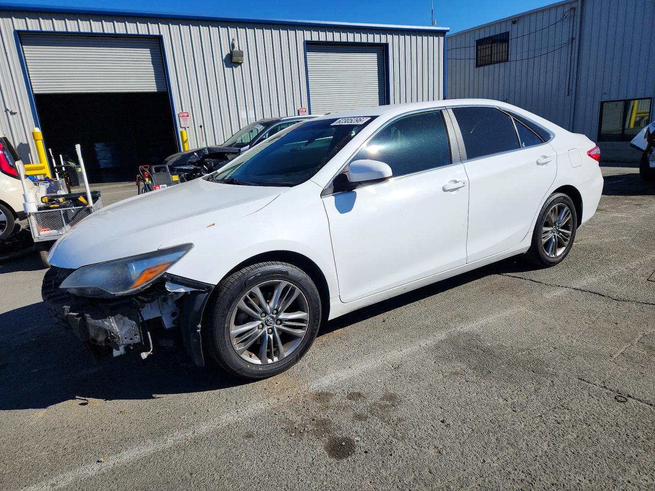 2017 Toyota Camry SE, VIN 4T1BF1FK2HU401426 — Перед