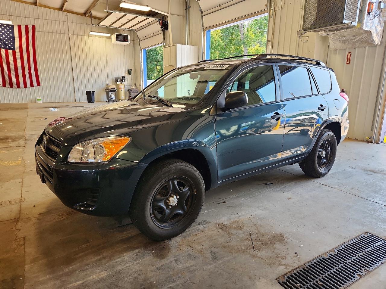 2009 Toyota RAV4, VIN JTMBF33V79D010787 — Бок