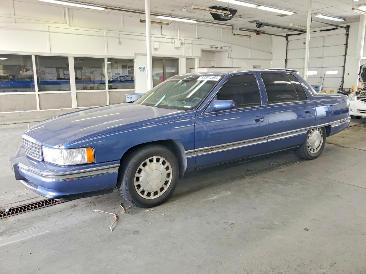 1996 Cadillac DeVille, VIN 1G6KD52Y0TU227041 — Minor dents and scratches