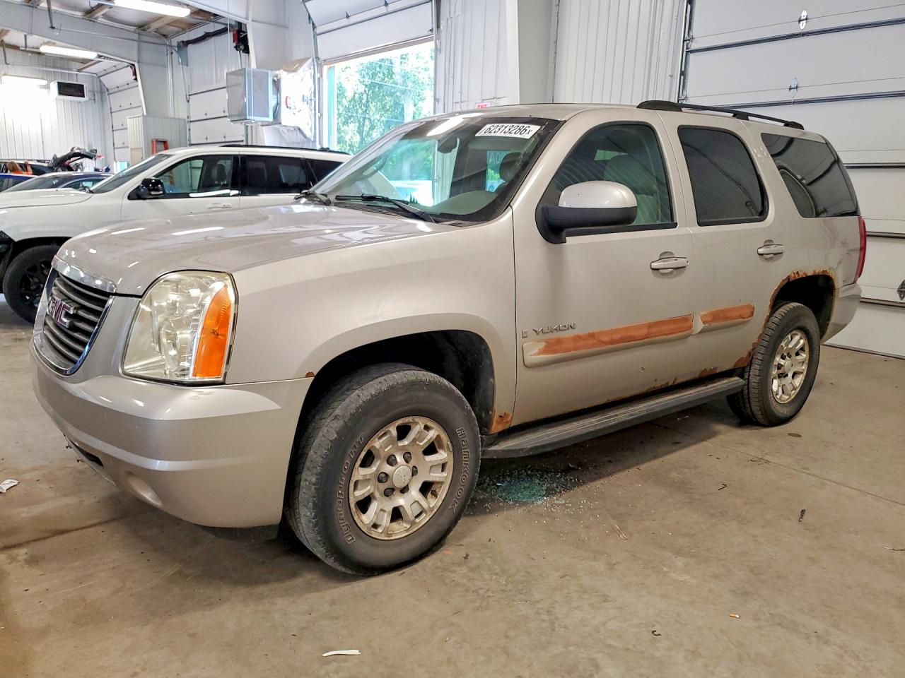 2007 GMC Yukon SLT, VIN 1GKFK13087J285089 — Rear end