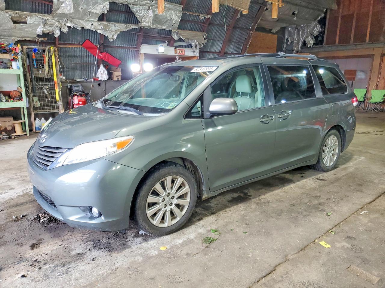 2014 Toyota Sienna XLE, VIN 5TDDK3DC1ES087350 — Rear end