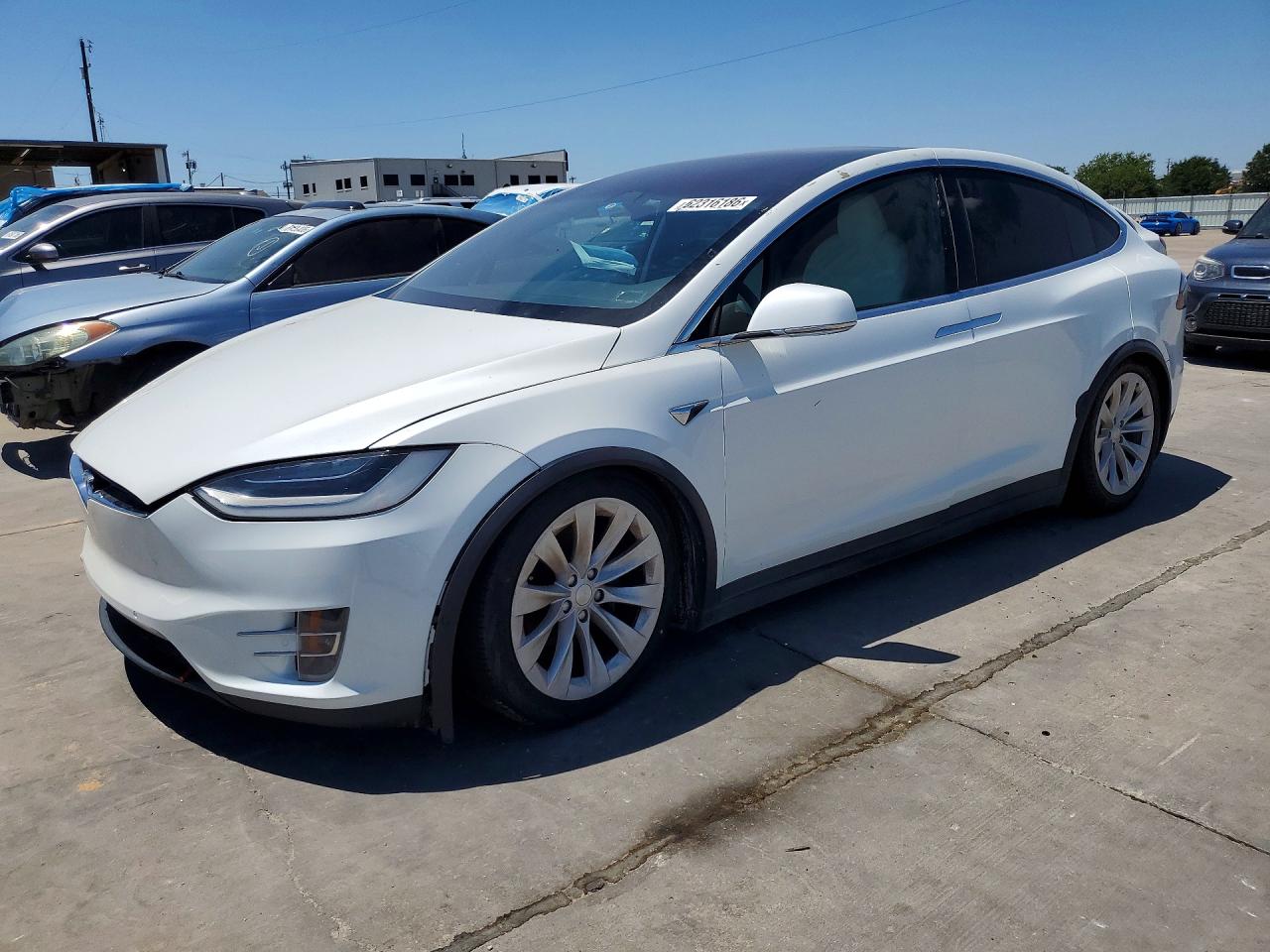 2020 Tesla Model X Long Range, VIN 5YJXCDE26LF231868 — Normal wear