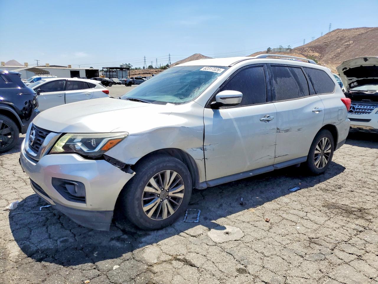 2018 Nissan Pathfinder S, VIN 5N1DR2MN6JC607203 — Front end