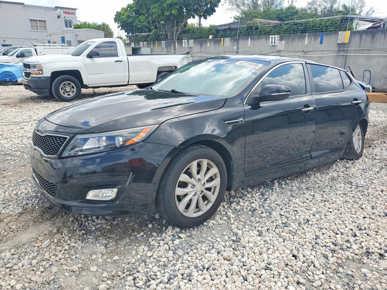 2014 Kia Optima EX, VIN 5XXGN4A71EG300784 — Side