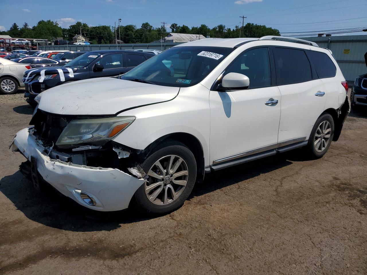 2014 Nissan Pathfinder S, VIN 5N1AR2MM6EC605824 — Rear end