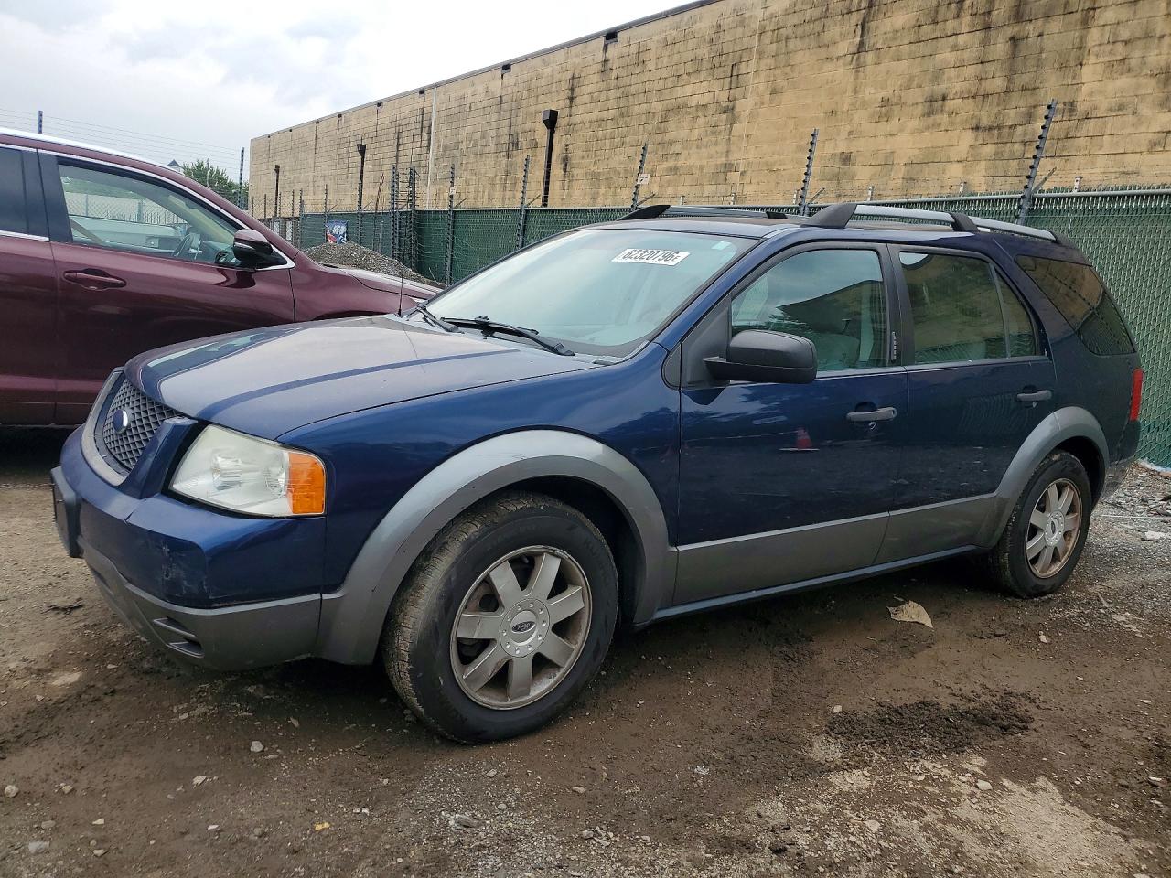 2006 Ford Freestyle SE, VIN 1FMDK01116GA03262 — Front end