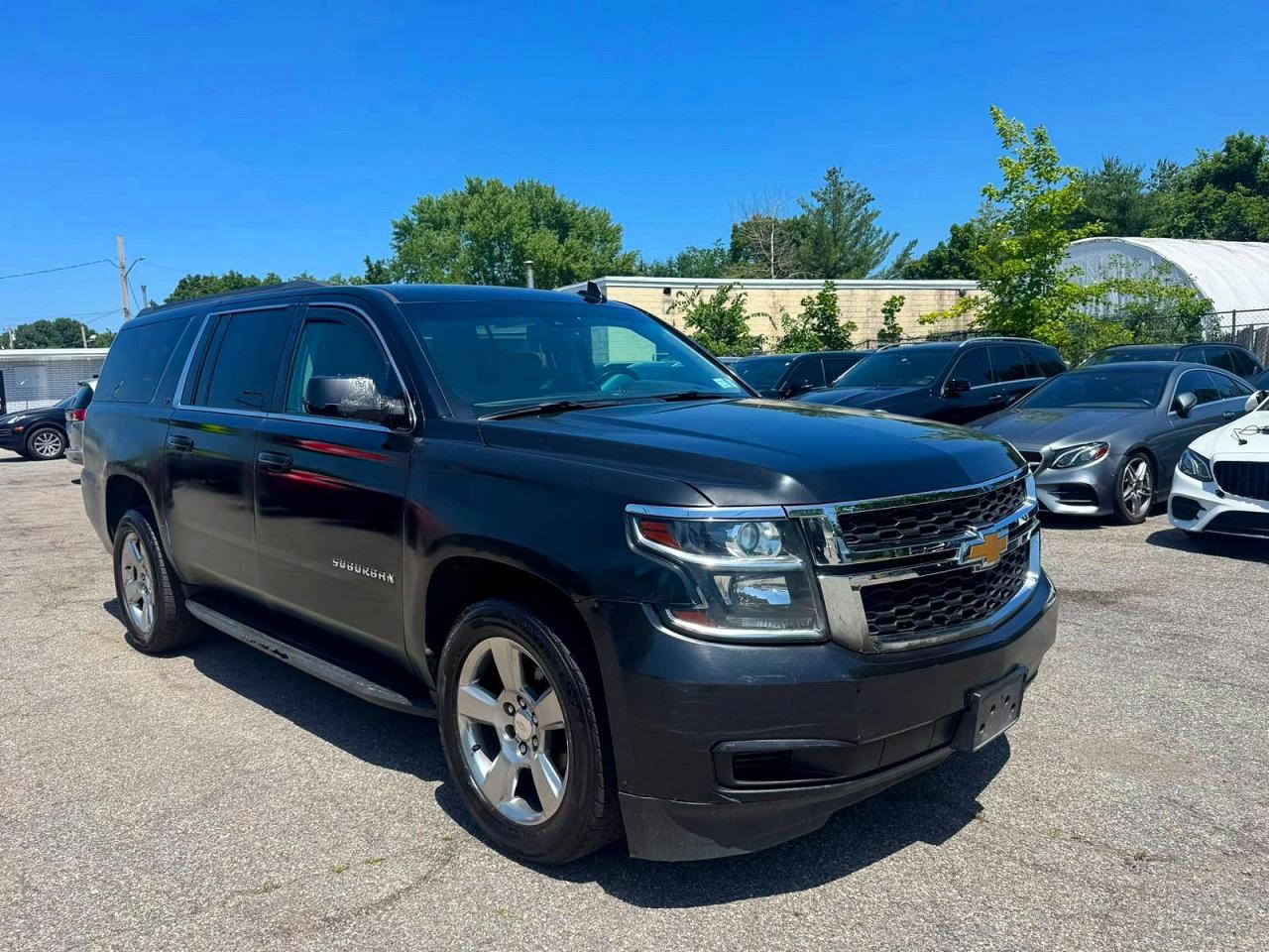 2018 Chevrolet Suburban LT, VIN 1GNSKHKC4JR238205 — Normal wear