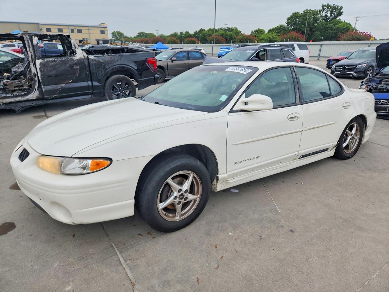 2002 Pontiac Grand Prix GT, VIN 1G2WP52KX2F197698 — Бок