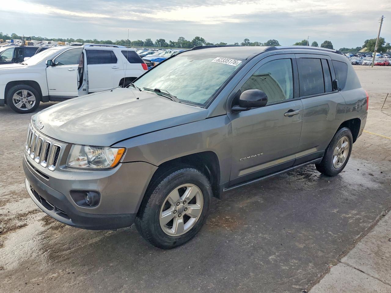 2013 Jeep Compass Sport, VIN 1C4NJCBA8DD115549 — Front end