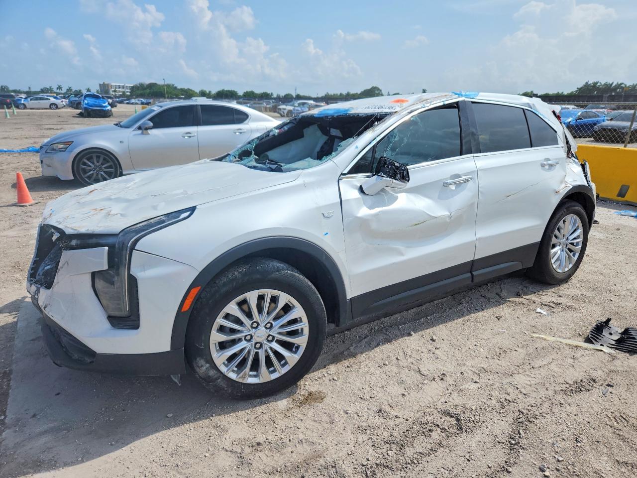 2024 Cadillac XT4 FWD Luxury, VIN 1GYAZAR48RF120896 — All over