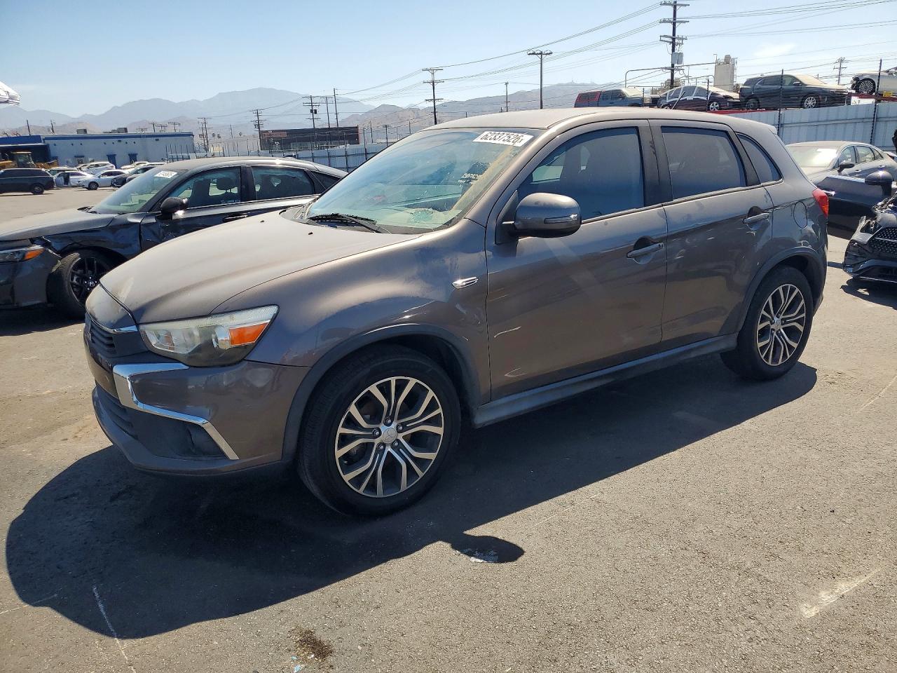 2016 Mitsubishi Outlander SE, VIN JA4AP3AW2GZ050211 — Мелкие вмятины и царапины